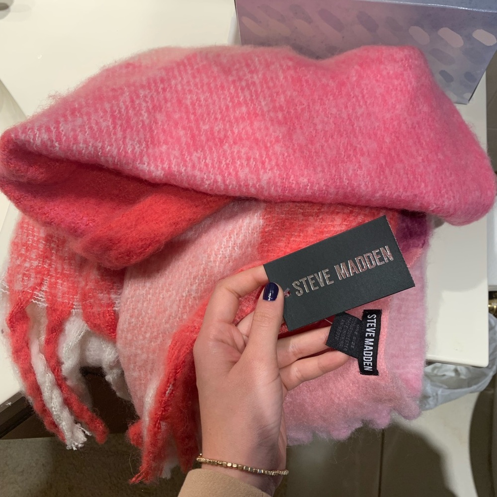 Pink STEVE MADDEN scarf
